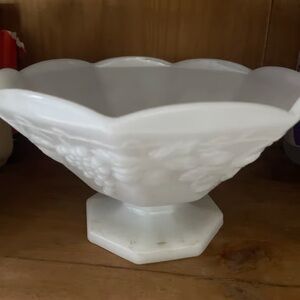 Milk glass Vintage
